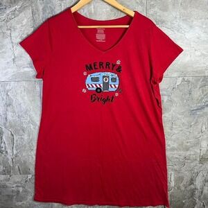 Red holiday graphic tee with a cute‎ camper van design Christmas Woman's XL